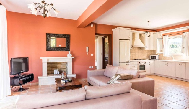 2 bed villa with pool and distant sea views in Tsoukalades