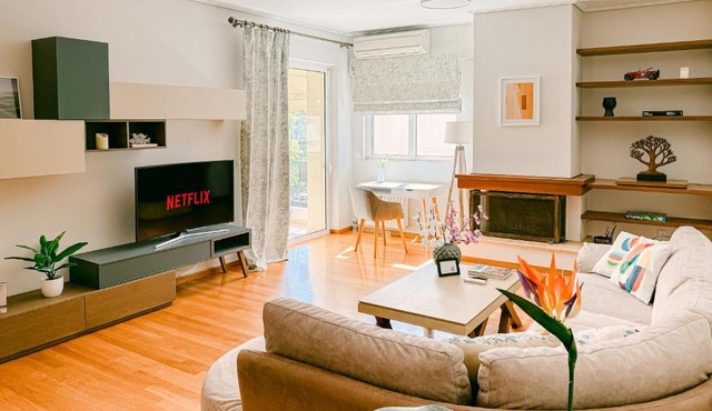 2BR home with Parking close to YGEIA, Mitera & OAKA in Athens