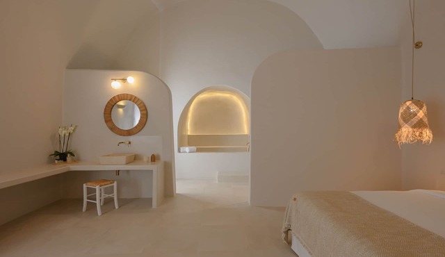 3 bedroom Family Cave Apartment with terrace, by Element Suites in Thira - Santorini