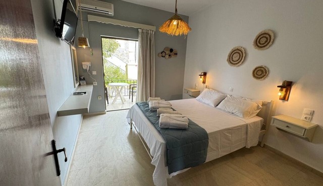 3 little pigs apartments in Corfu