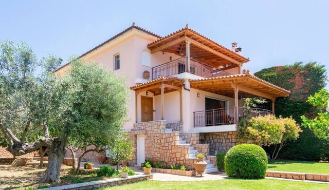 3-Story Villa Pasithea: Beachside/Panoramic Views in Korfos