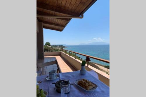 360º suite with endless views to the Ionian Sea in Mytikas