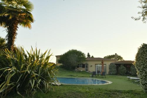 4 bedroom Luxury Villa with Swimming Pool and Lush Gardens Close to City & Beach in Alexandroupoli