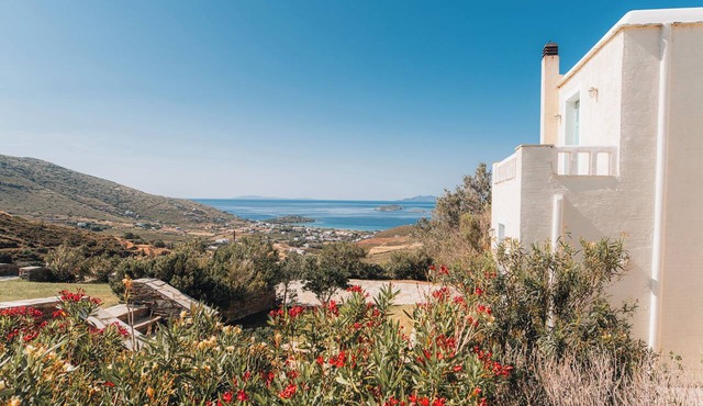 4-bedroom villa overlooking the Aegean Sea in Idrousa