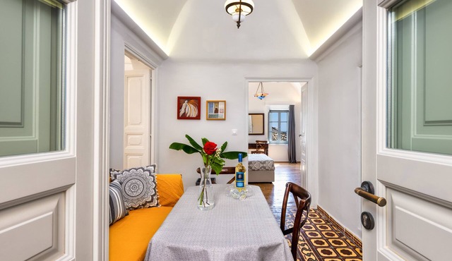 450 Years Castle House for 2-5 People/Jacuzzi in Εμπορειό