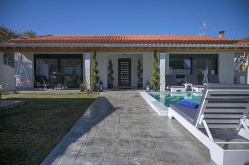 6 Bed Villa - Sleeps 15 - Pets - Pool - Jacuzzi in Notos