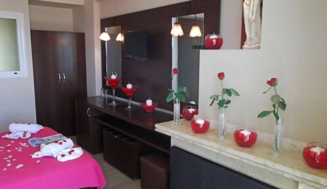 9 Queens Spa Hotel in Istiaia-Aidipsos
