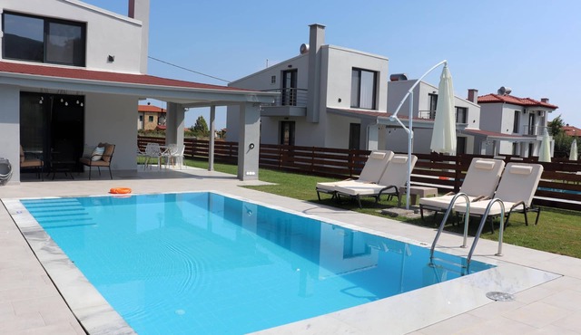 A small, ideally located resort with private pools. in Skotina