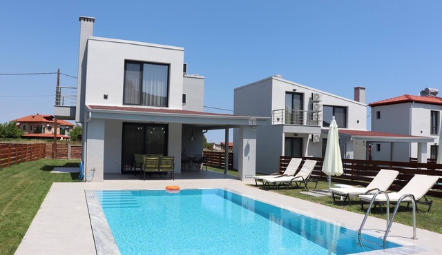 A small, ideally located resort with private pools. in Skotina