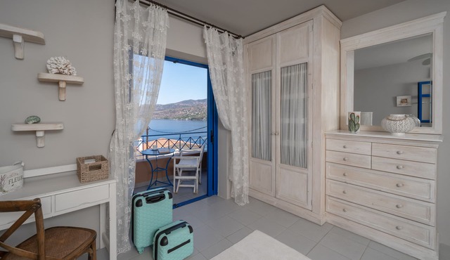 Absolute Perdika Aegina in Aegina