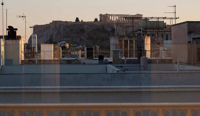 Acropolis View Studio 8th Floor, Wake Up to the Parthenon. in Athina