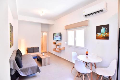 Adams Suites in Paleo Tsifliki