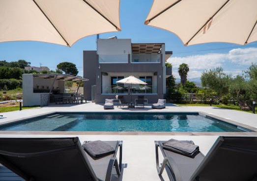Adriana Horizon Villa, Pool & Hillside View in Galatás