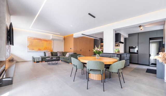 Aeliah Villa – Minimal Design & Modern Comfort in Anavissos