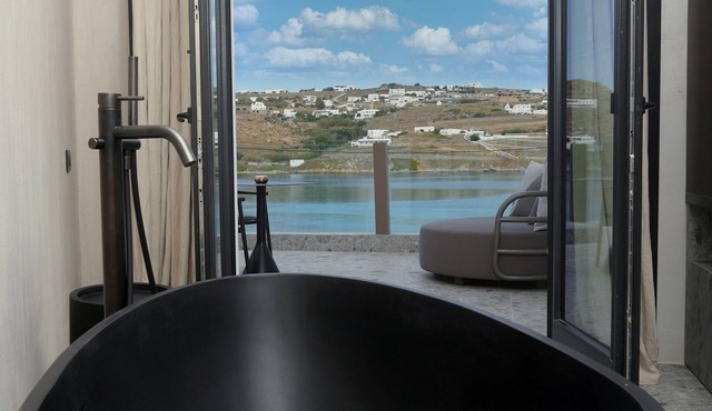 Aeonic Suites and Spa in Mykonos