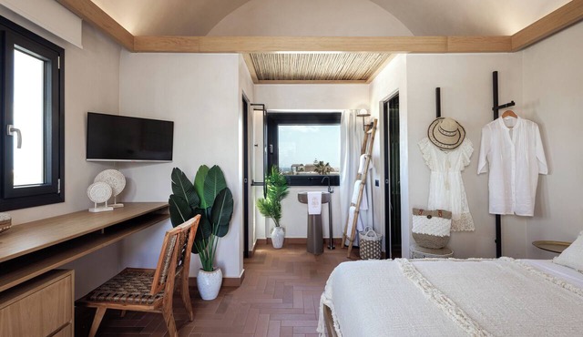 Aja Retreat Luxury Suites in Santorini
