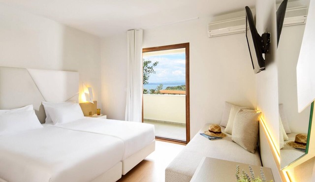 Akrathos Beach Hotel in Aristotelis