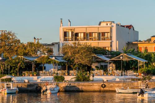 Akroyali Hotel & Villas in Agios Andreas