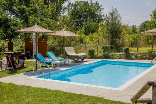 Alexander Aqua Oasis - Poolside Garden Getaway in Evkarpía