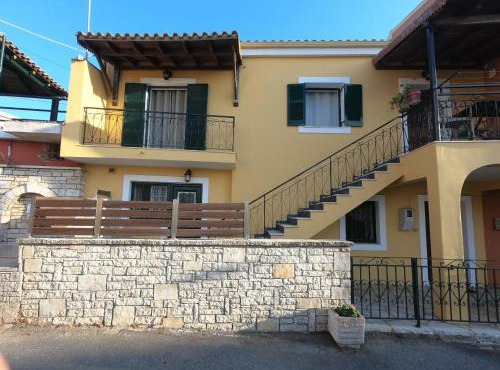 Alexandros House with private parcking in Vátos