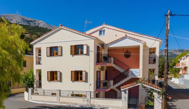 Alexatos Attic Studios with terrace in Αγία Ευφημία