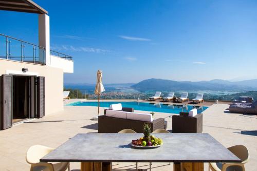 Alivia Lefkas Luxury Villas in Apolpaina