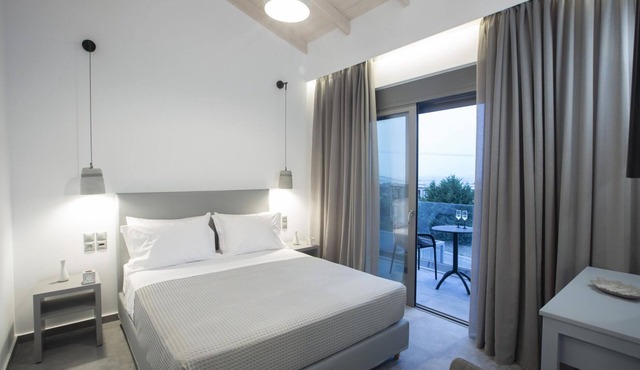 Aloft Luxury - Villa Argia with sea view in Apolpena