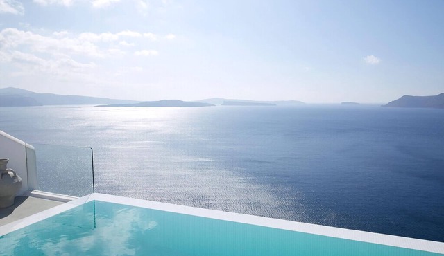 Amazing Santorini Villa | 1 Bedroom | Deluxe Suite | Unbelievable Caldera Sea in Oia