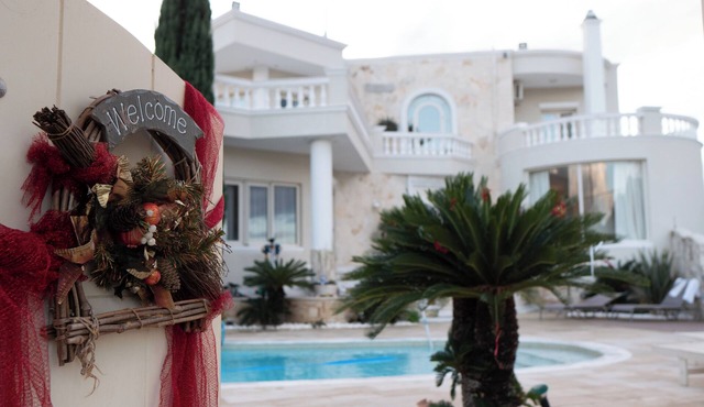 Amazing Villa Kokalis Resort 3 very close to golf, tennis, water parks in Γουβες