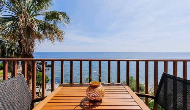 Amfitriti Seafront Apartment 6 by RentalsPro in Loutra Agias Paraskevis