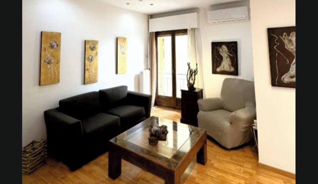 An Athenian gem by the Acropolis! in Athina