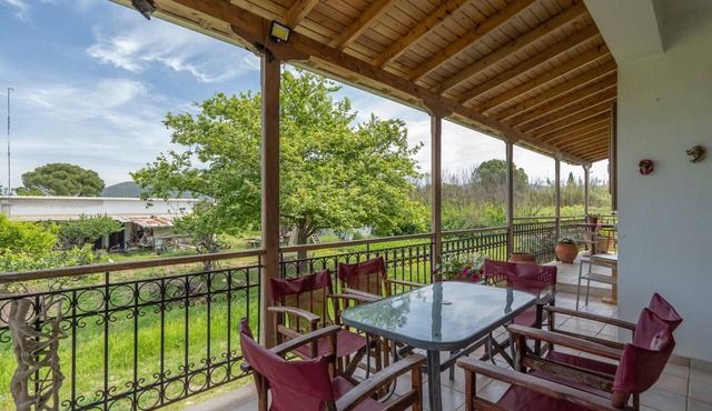 An authentic Greek house! in Kalligoni