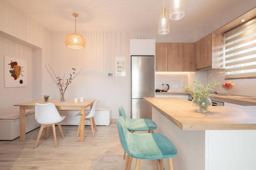 Andriana's 2-Bedroom countryside retreat in Pandokrátor