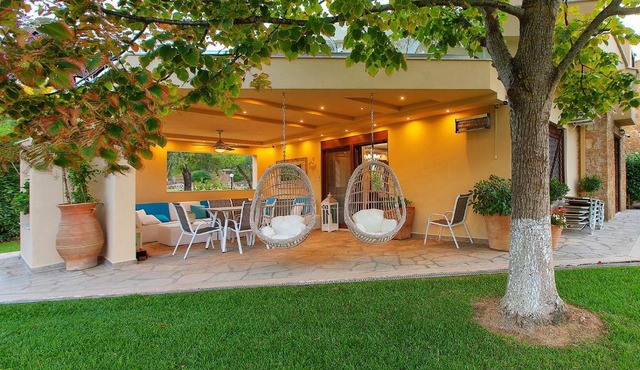 Anemone Villa, Anthology Villas in Sani with Outdoor Hot Tub, in Sani Beach
