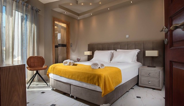 Angelica's "Lux" Room in Adamas in Μήλος