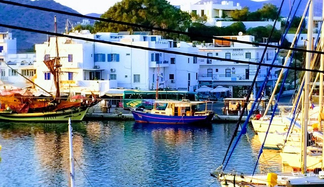 Apartment at the Port. Best location in Ios