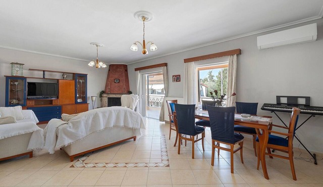 Apartment 'Casa Verde Blu' with Balcony, Wi-Fi and Air Conditioning in Perivoli