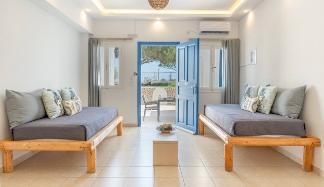 Apartment in A Hotel 'Deluxe Garden View, 4 Guests' in Αγ. Γεώργιος
