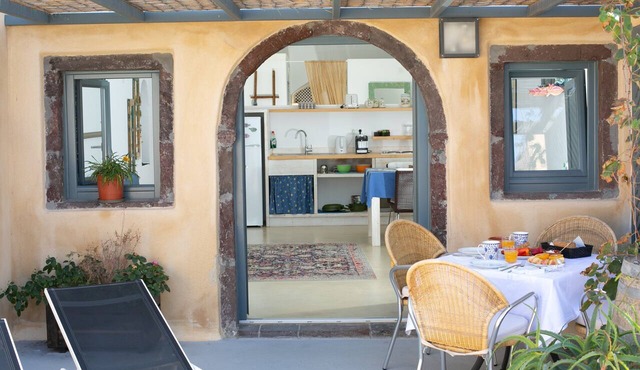 Apartment in A Hotel 'Luxury Winery Cave' with Wi-Fi and Air Conditioning in Finikia