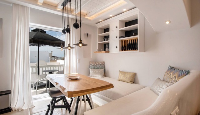 Apartment 'Narcissus Luxury Suites - Dionysus' with Private Terrace, Wi-Fi and Air Conditioning in Naxos Chora
