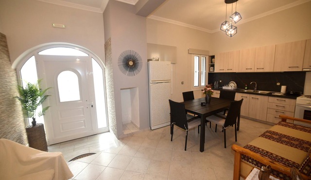 Apartment 'Nicol' with Mountain View, Terrace and Air Conditioning in Anaxos Skoutarou
