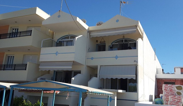 Apartment on beach in Makry Gialos