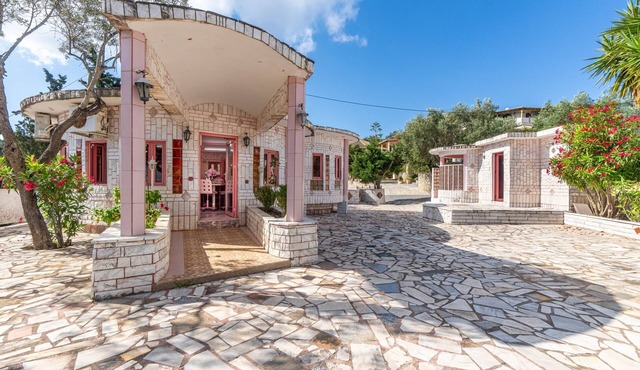 Apartment 'Paco's Resort Barbie House' with Sea View, Wi-Fi and Air Conditioning in Paxoi