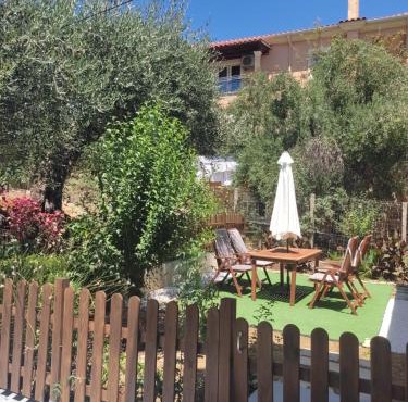 Apostolos & Eleni Family Apartments in Perama