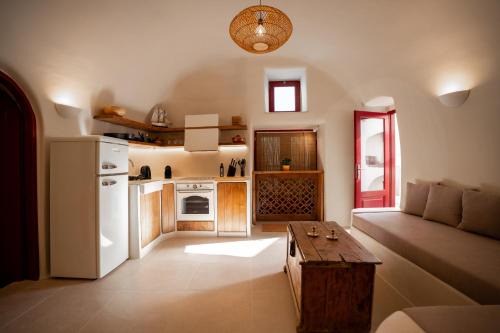 Approxi Cave: 2-Bedroom Retreat in Éxo Goniá
