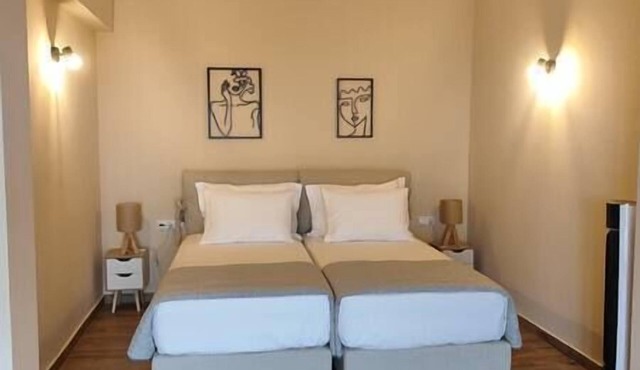Aqua Luna Bay Beachfront Luxury Apartment in Pigianos Kampos