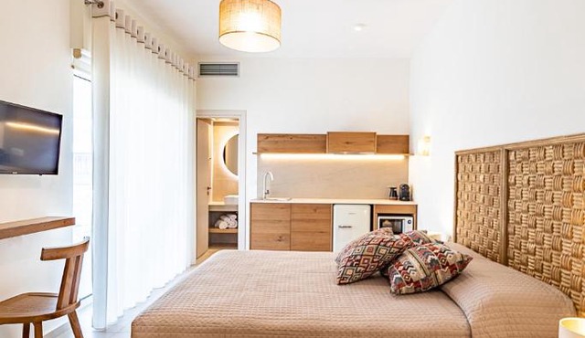 Arancia Elegant Rooms and Suites in Tolo