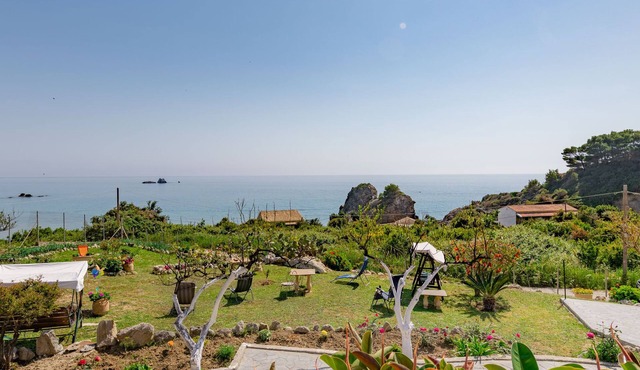 Arc-en-ciel B Apartment, Pelekas Beach, 40 meters from the sea in Κέρκυρα