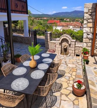 Archontiko Kastellia - Stone Guesthouse with Fireplace and Mountain View in Evangelístria