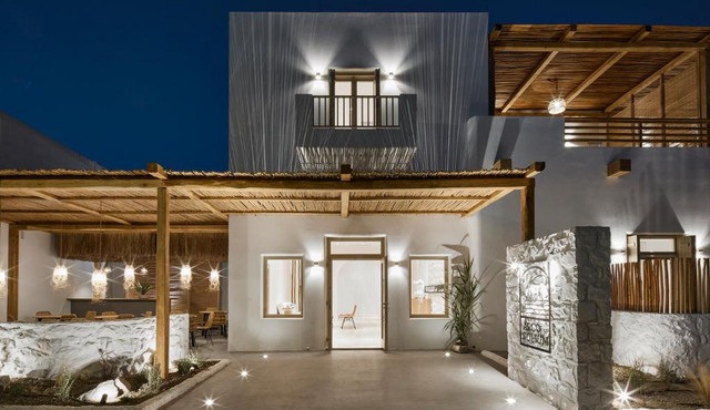 Arco Solium Suites in Adamantas